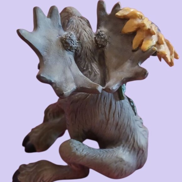 Big Sky Carvers Mountain Mooses Figurine With Sunflower - Picture 2 of 12